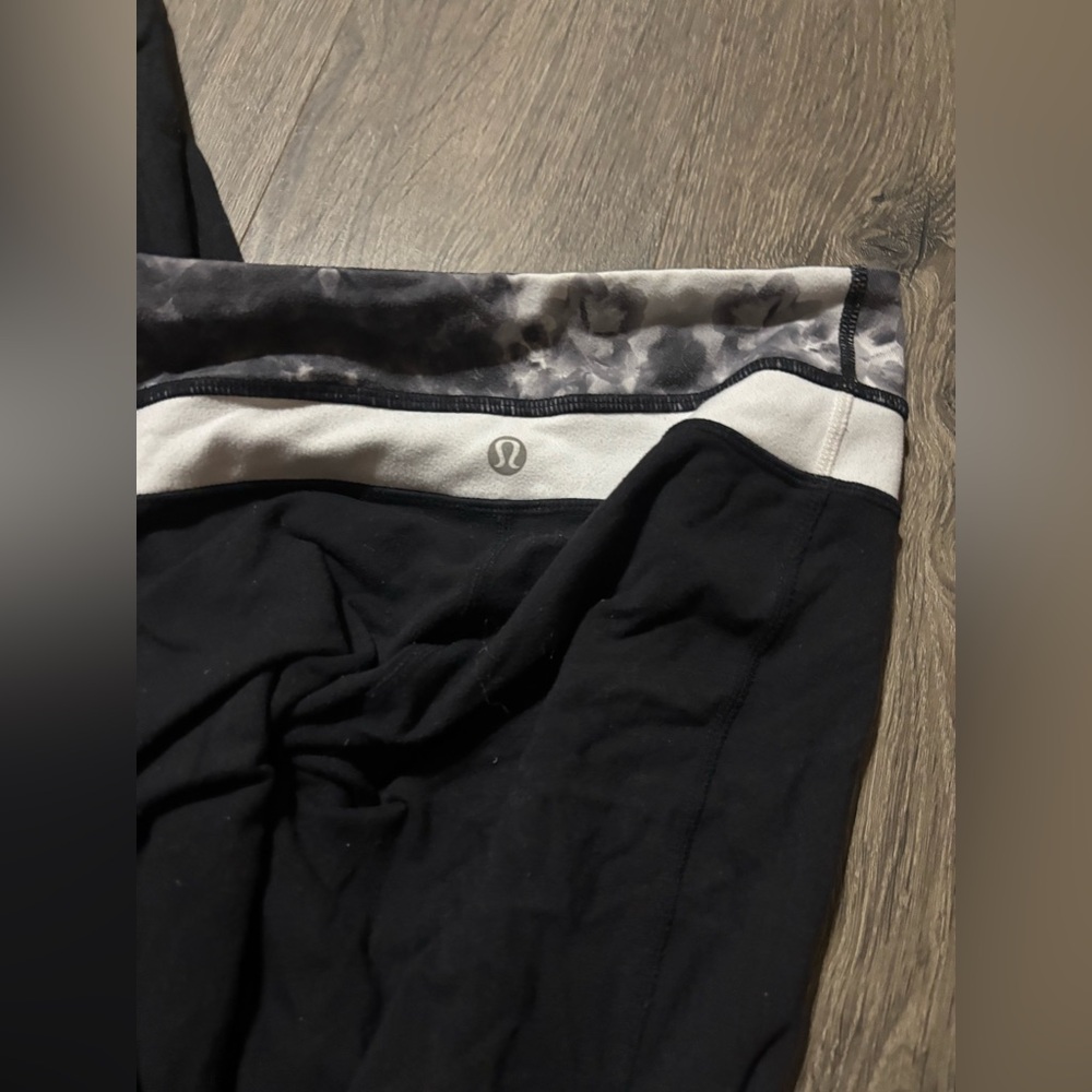 Lululemon - Picture 2 of 4